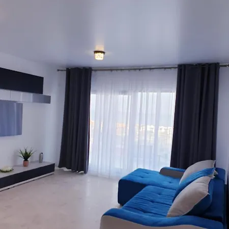 Apartment Seafront Papaya *